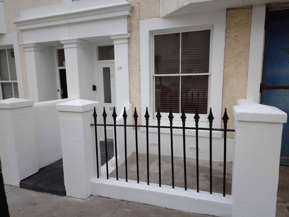 Ferienwohnung The Ploughman'S Rest Hove Exterior foto